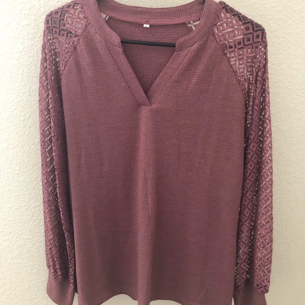 Women’s Amazon rose colored v neck blouse w/ fancy sleeves in large